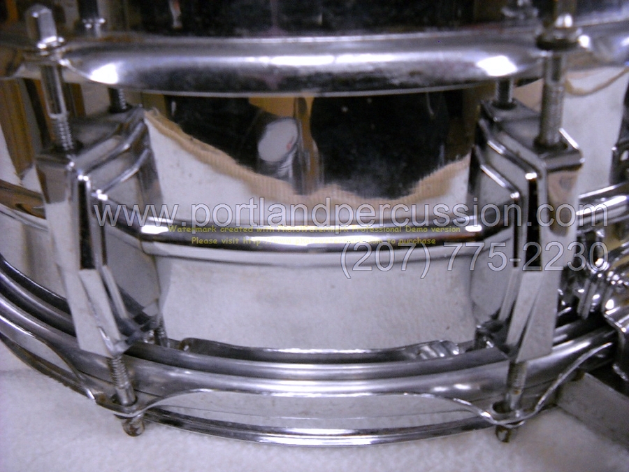 VINTAGE LUDWIG 1966 SUPER SENSITIVE SNARE WITH CASE  